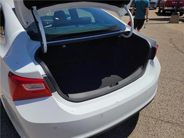 Used 2024 Summit White Chevrolet 1LT image 7