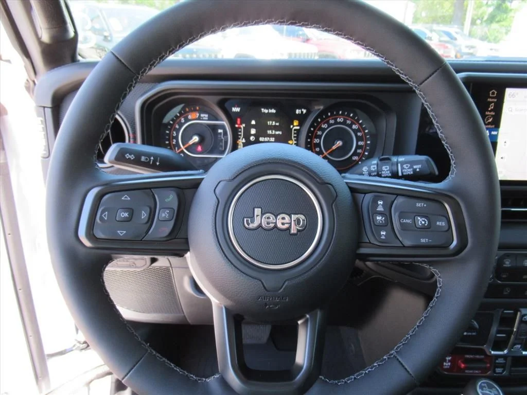 New 2026 Bright White Clear-Coat Exterior Paint Jeep Rubicon X image 27