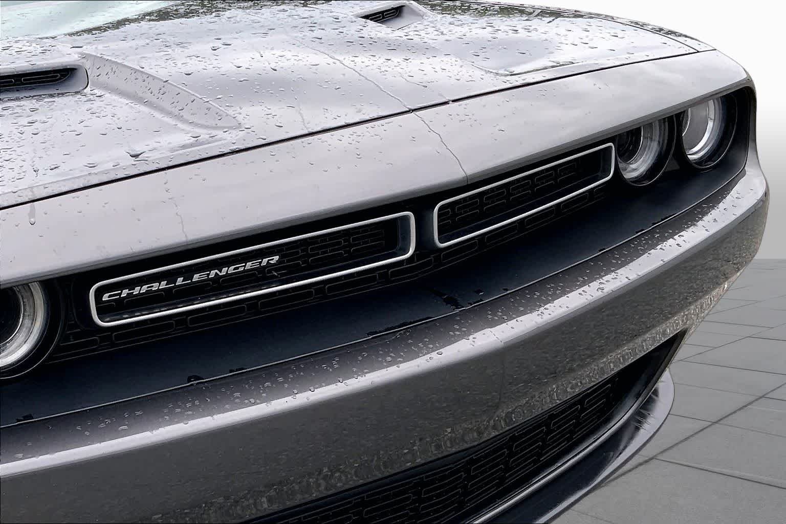 Used 2018 Granite Pearlcoat Dodge SXT Plus image 28
