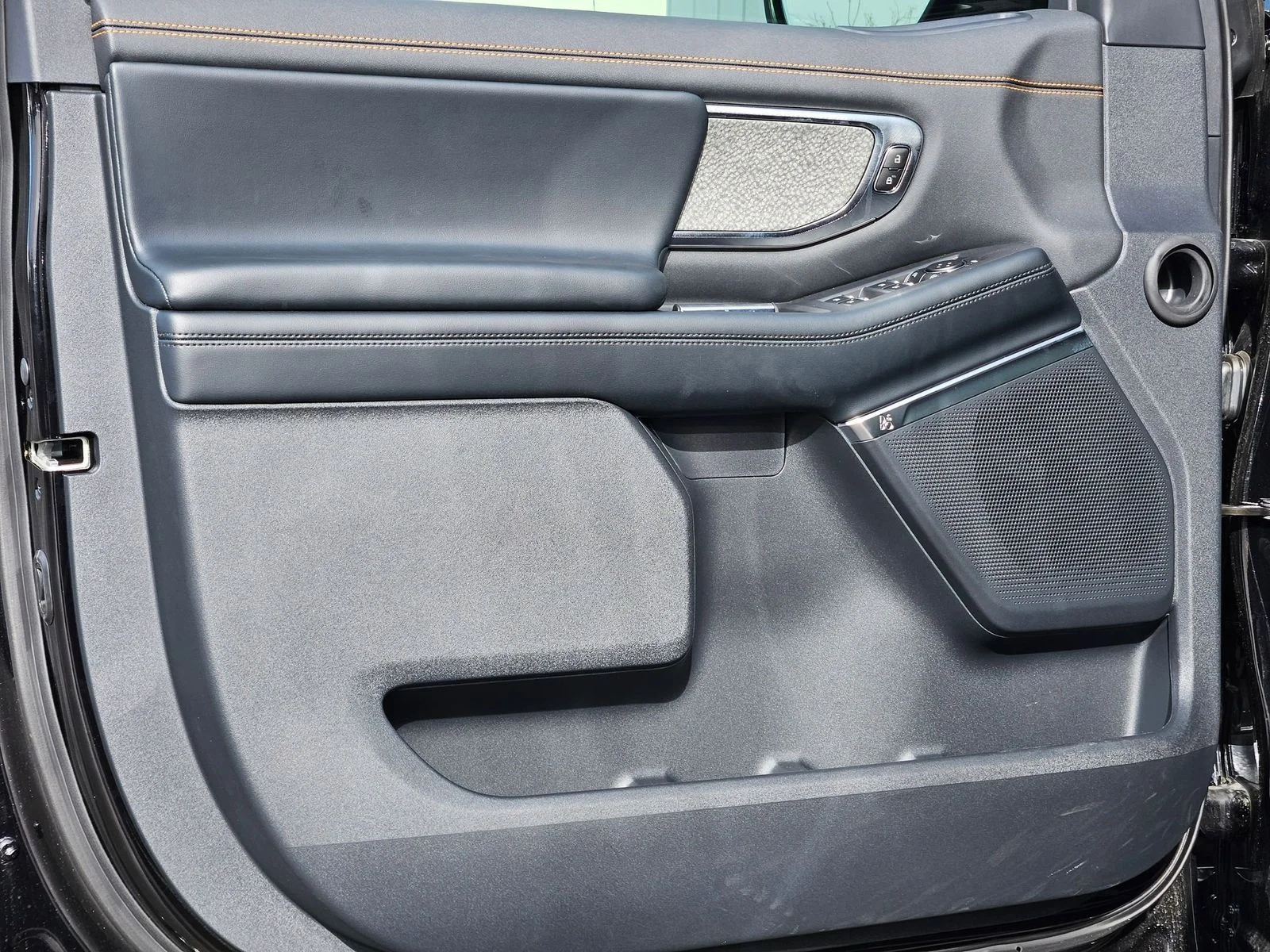 New 2025 Agate Black Metallic Ford TREMOR® image 12