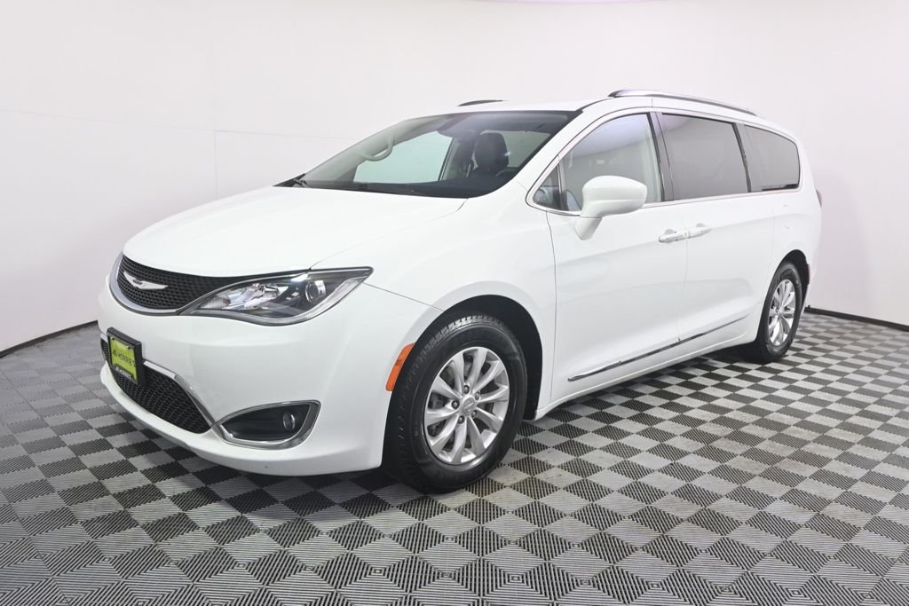 Used 2018 Chrysler Pacifica Touring L with VIN 2C4RC1BG0JR124260 for sale in St. Louis Park, MN