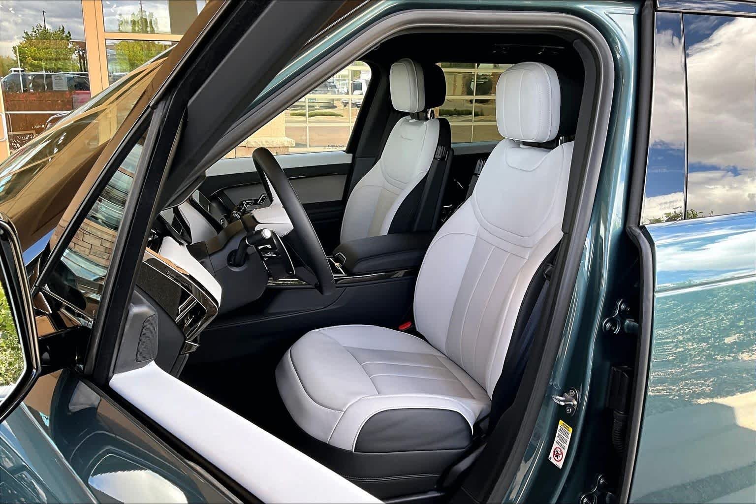 New 2026  Land Rover Dynamic SE image 9