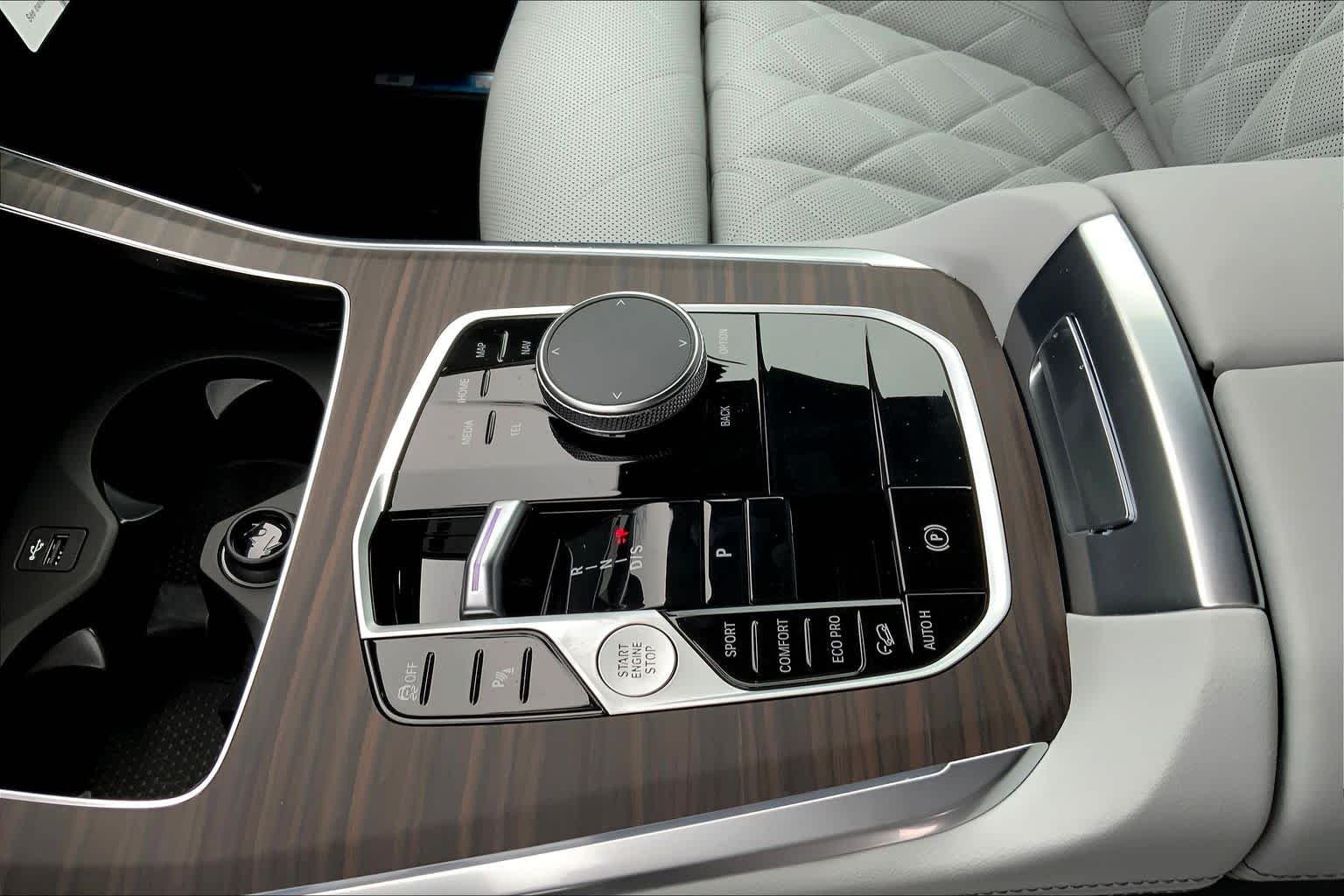 Used 2026 Skyscraper Grey Metallic BMW xDrive40i image 7