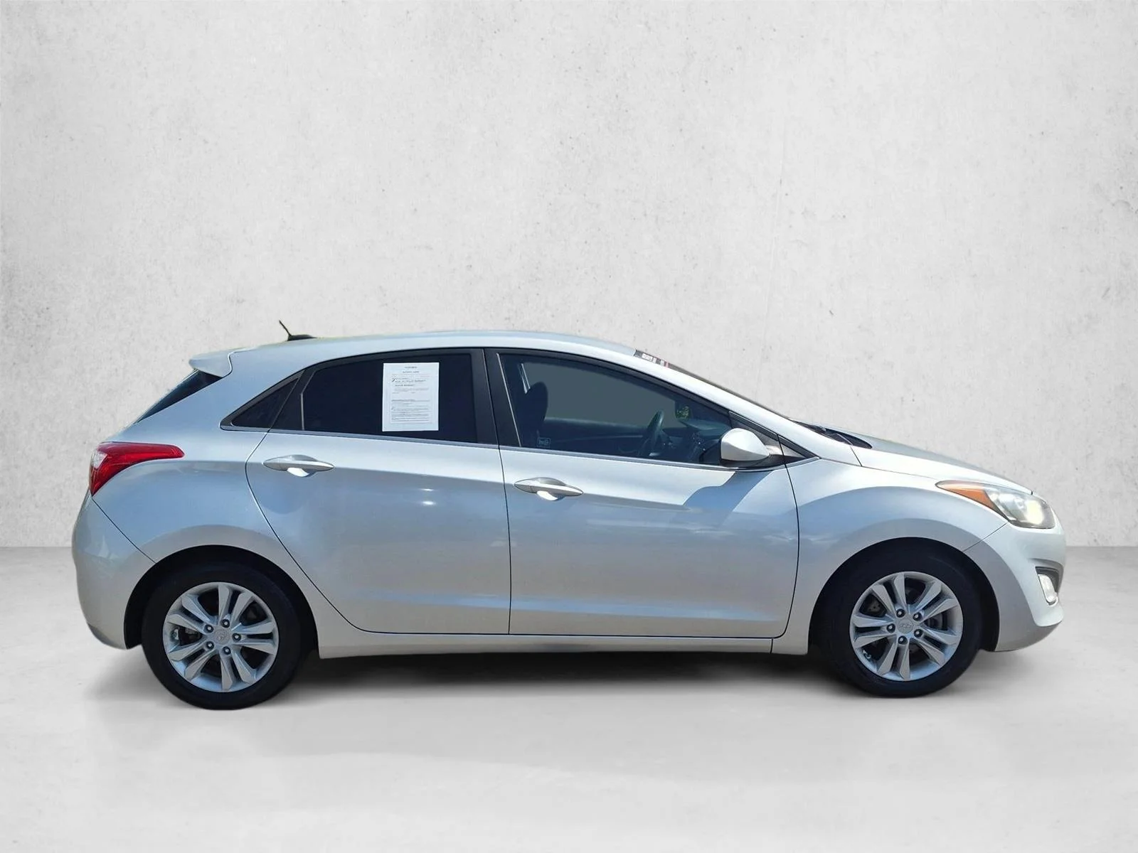 Used 2014 Shimmering Silver Hyundai  image 4