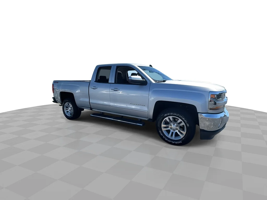 Used 2018 Silver Ice Metallic Chevrolet LT image 3