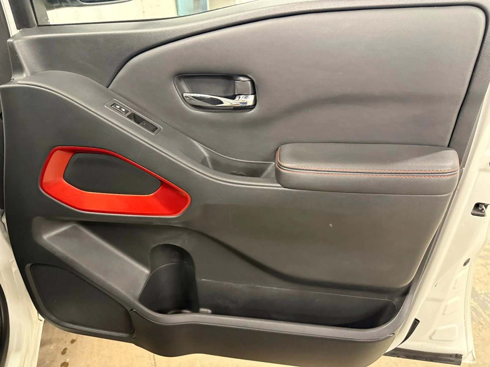 Used 2023 White Nissan PRO-4X image 28