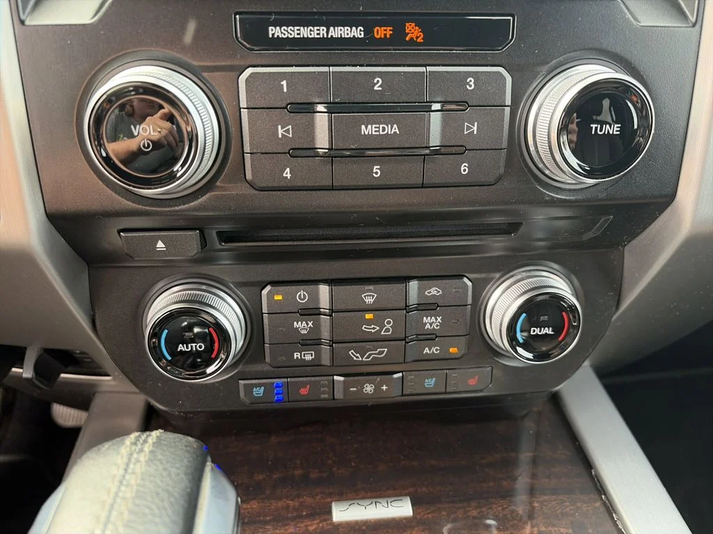Used 2015 Black Ford Platinum image 24