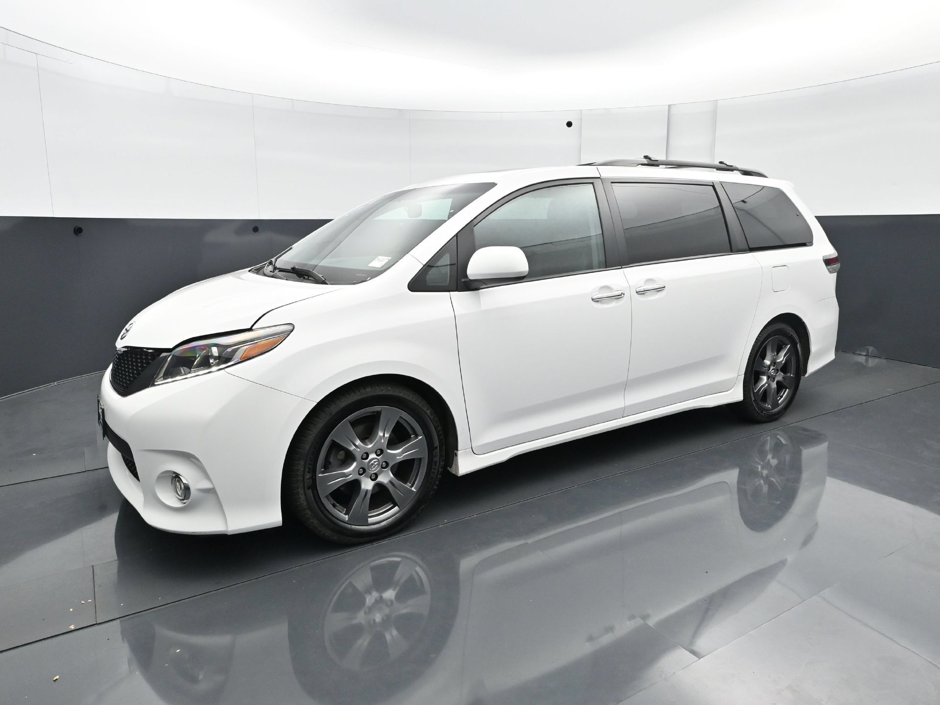 Used 2017 Toyota Sienna SE with VIN 5TDXZ3DC3HS810189 for sale in Minneapolis, Minnesota