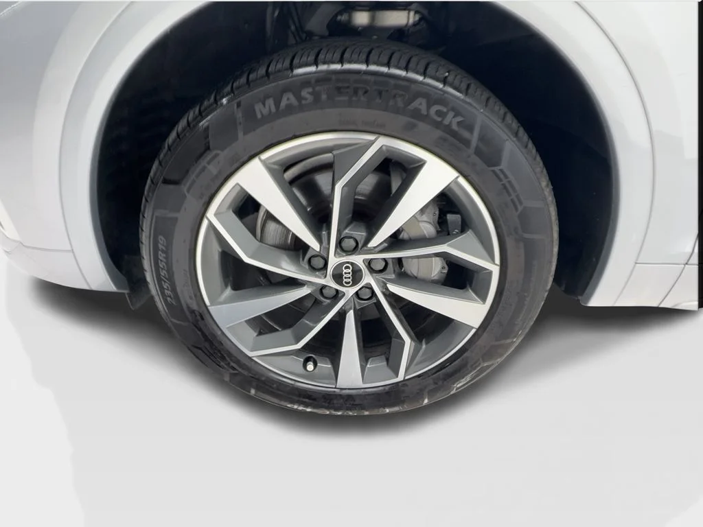 Used 2022 Black Audi  image 13
