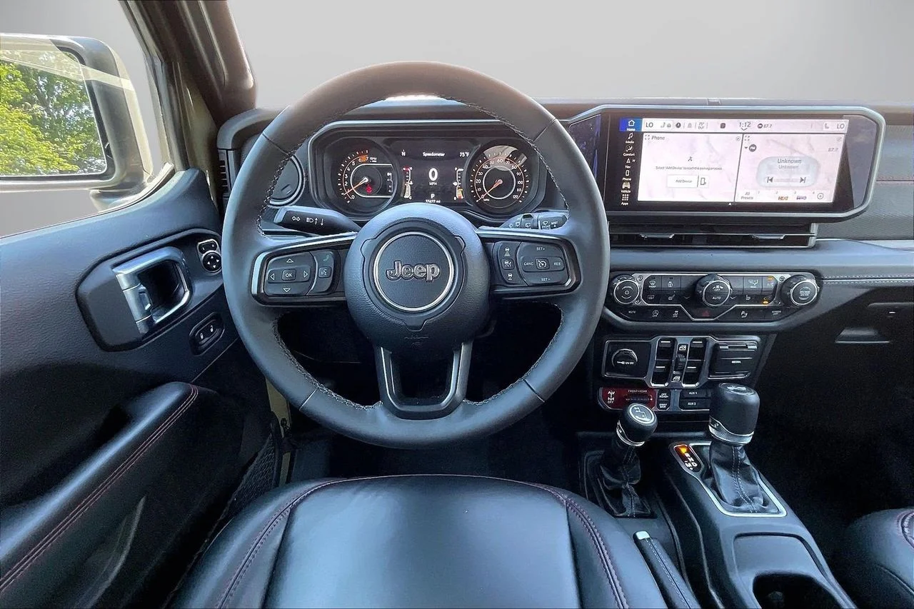 Certified Used 2025  Jeep Rubicon image 11