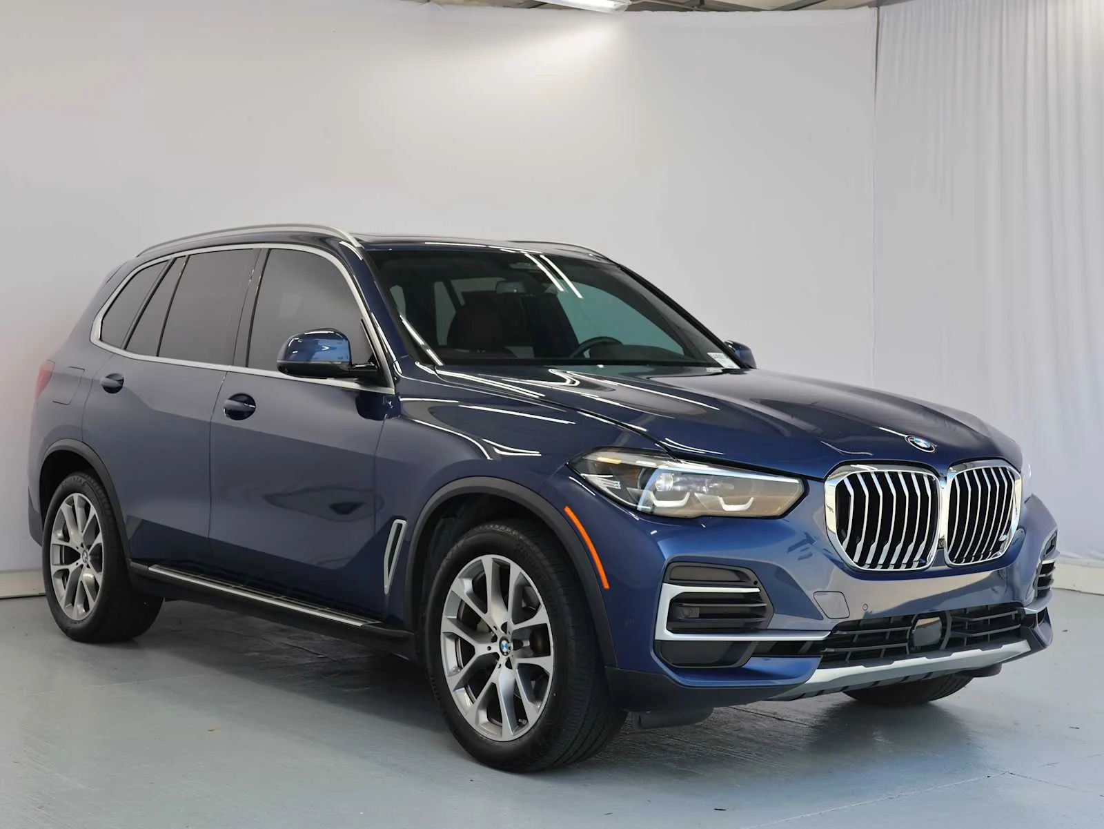Certified Used 2023 Phytonic Blue Metallic BMW xDrive40i image 2