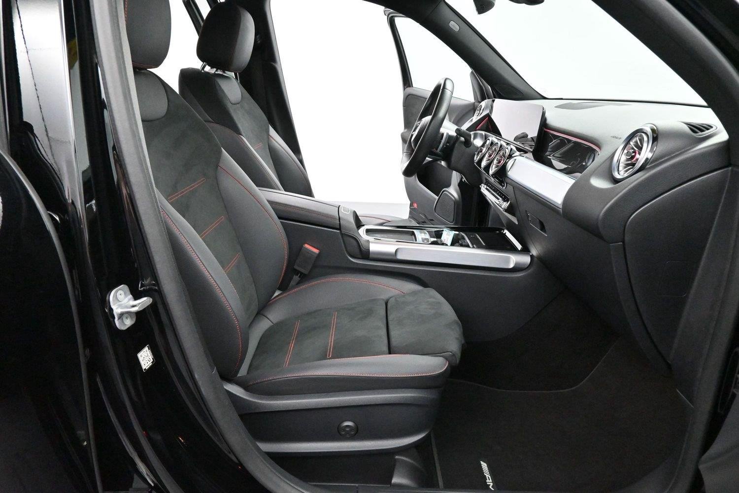 Used 2024 Black Mercedes-Benz GLB 250 image 28