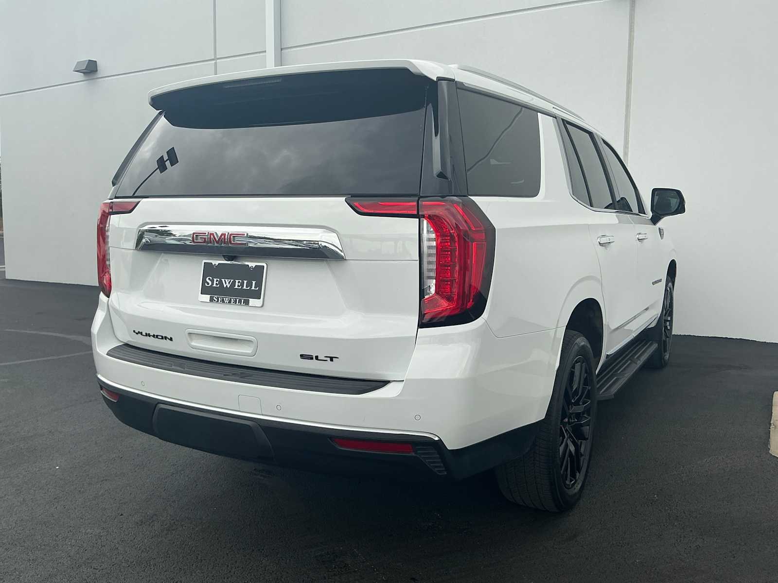 Used 2023 Summit White GMC SLT image 4