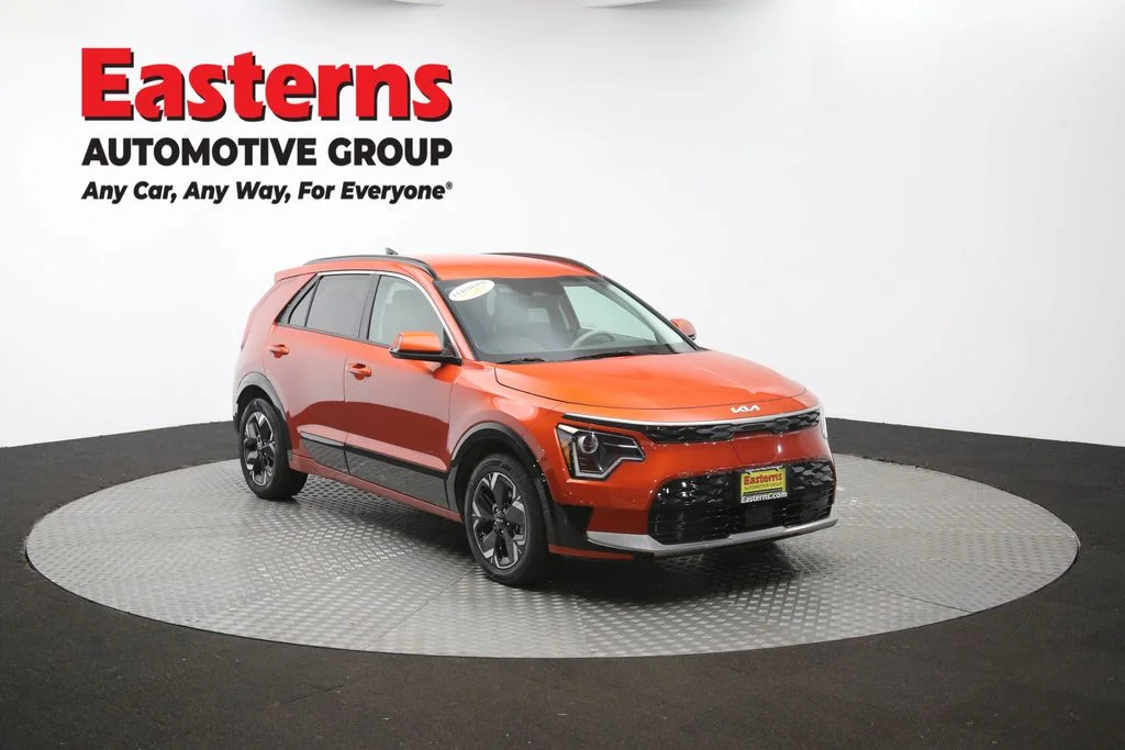 Used 2023 Red Kia Wind image 48
