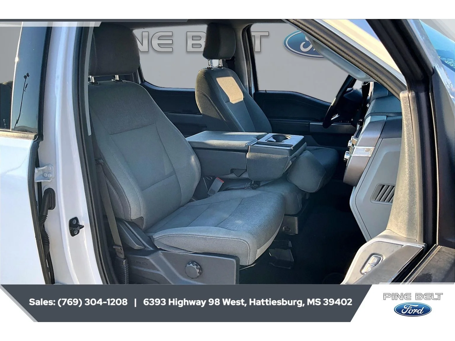 Used 2025 Oxford White Ford XLT image 6