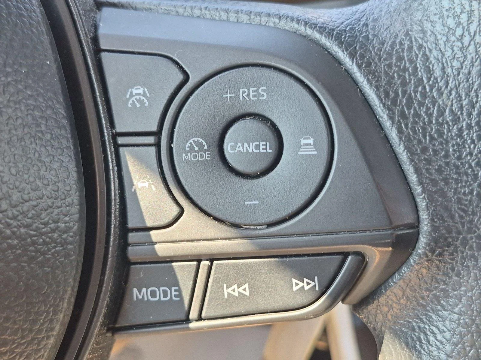Used 2025 Underground Toyota LE image 20