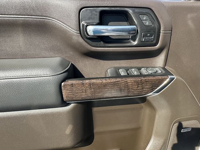 Used 2022 White GMC Denali image 21