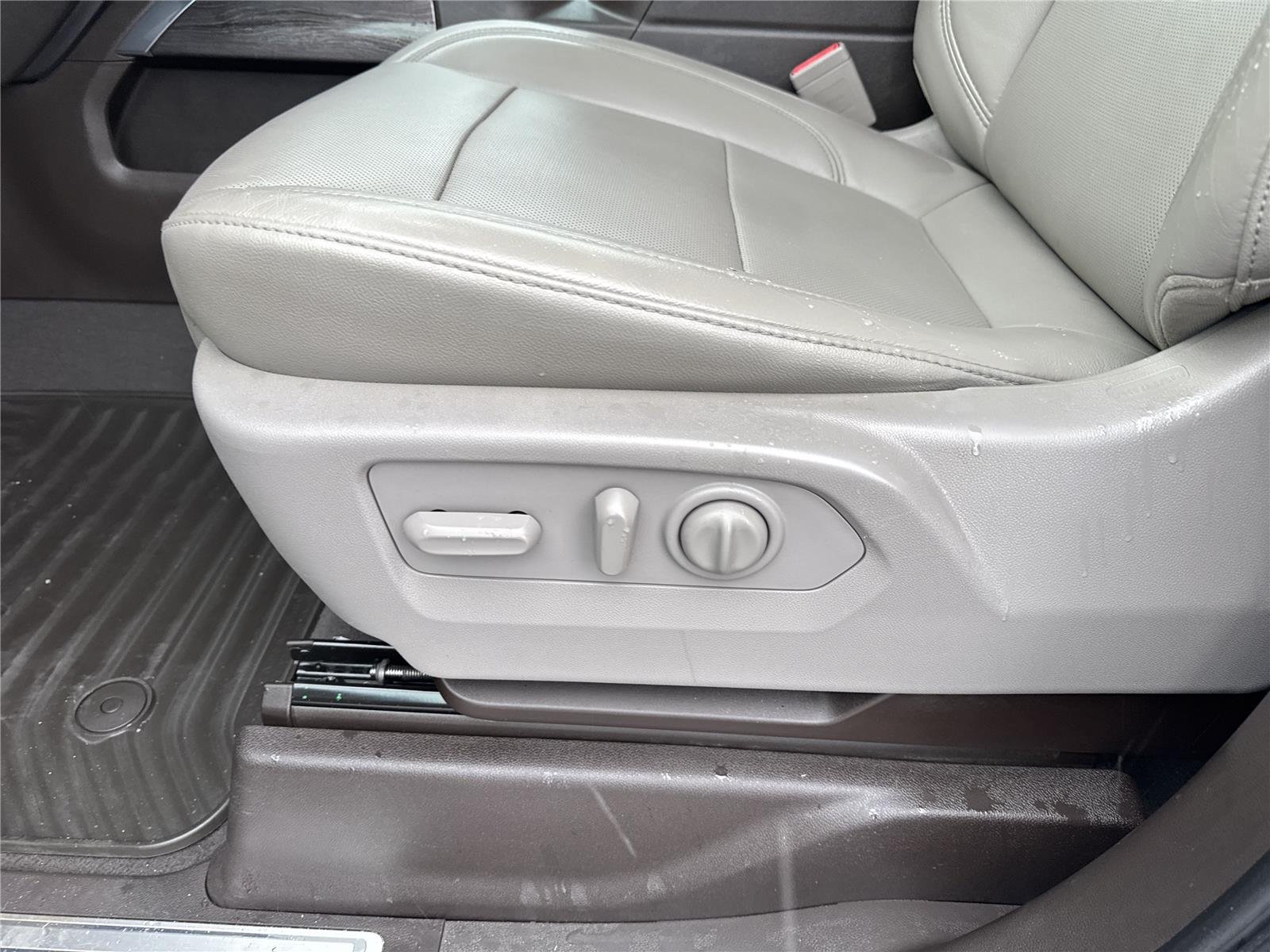 Used 2019 SILVER ICE METALLIC Chevrolet LTZ image 10