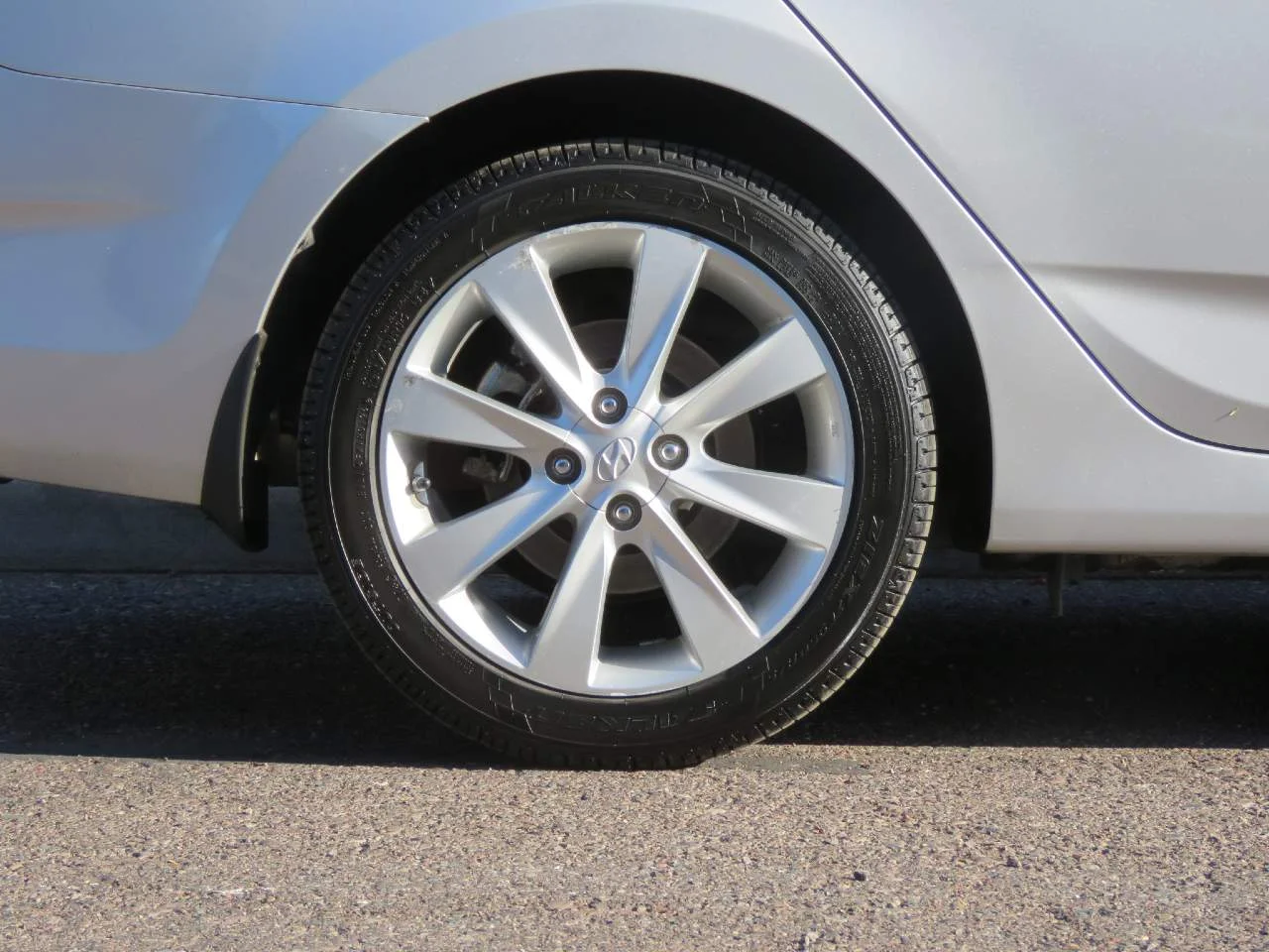 2013 Hyundai Accent GLS - Photo 9