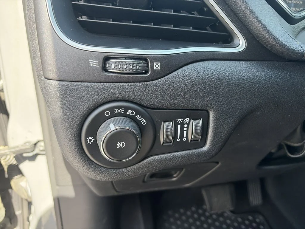 Used 2019 Gray Jeep Trailhawk image 21