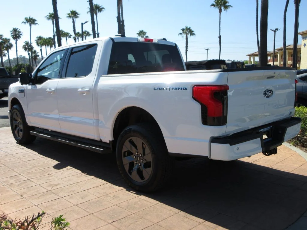 Certified Used 2024 Oxford White Ford Flash image 2