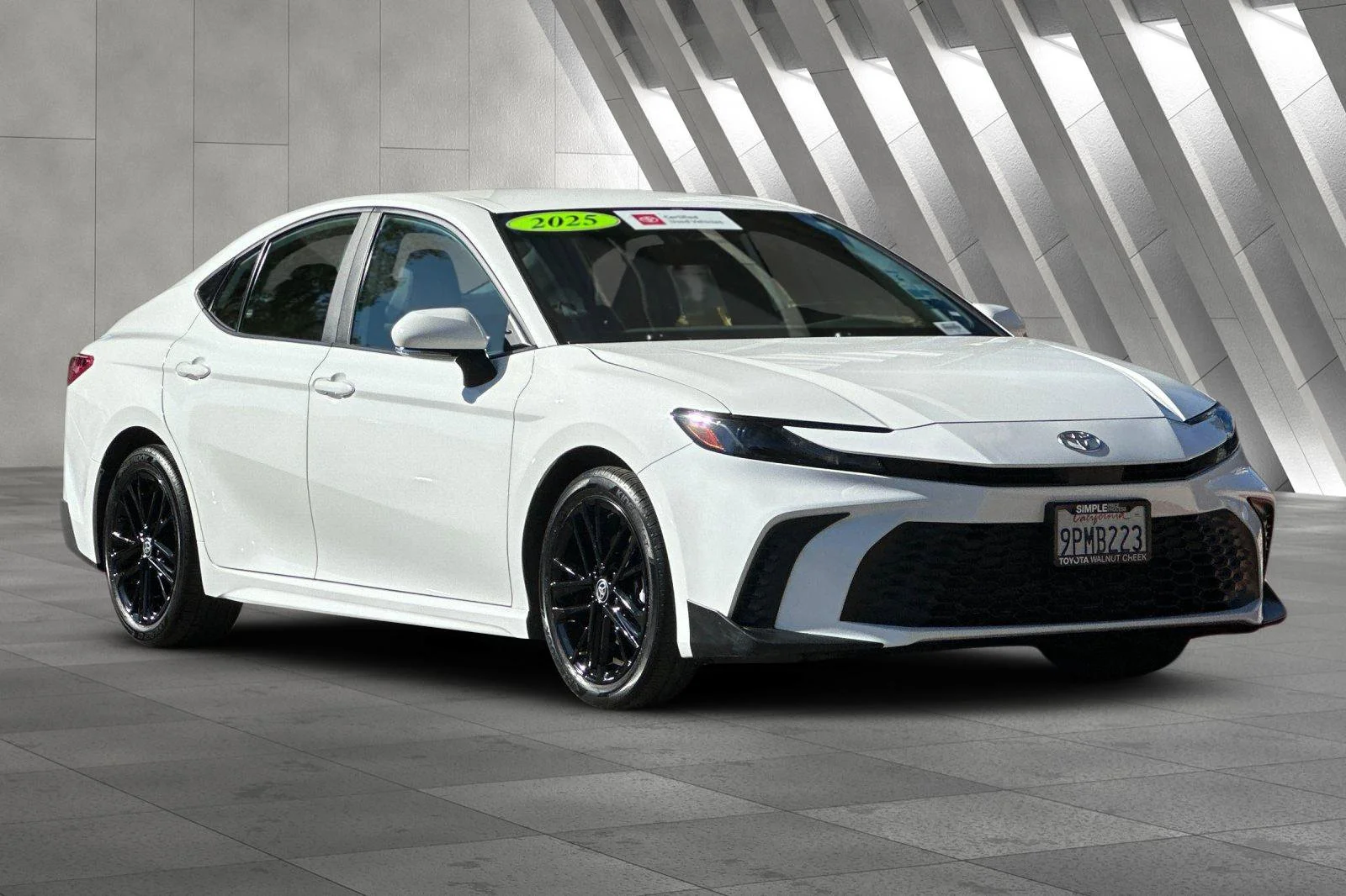 2025 Toyota Camry SE - Photo 14