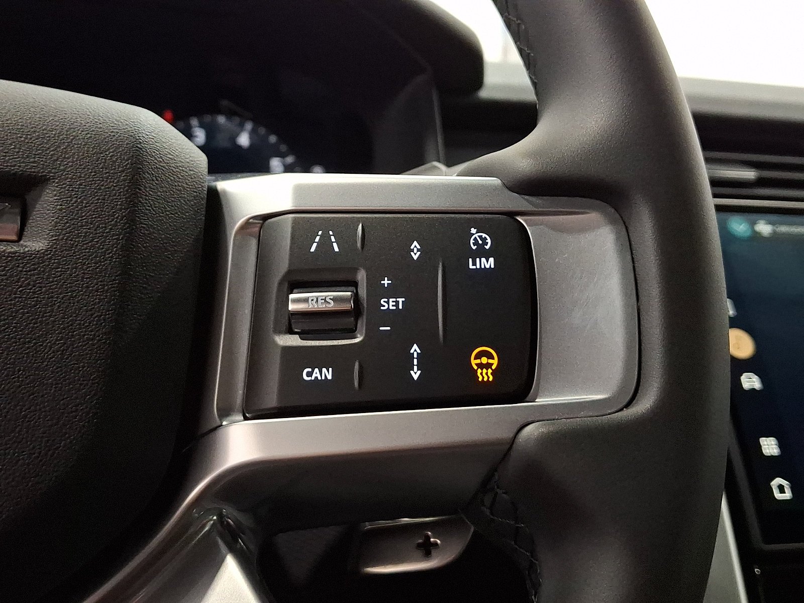 Certified Used 2025 Fuji White Land Rover  image 23