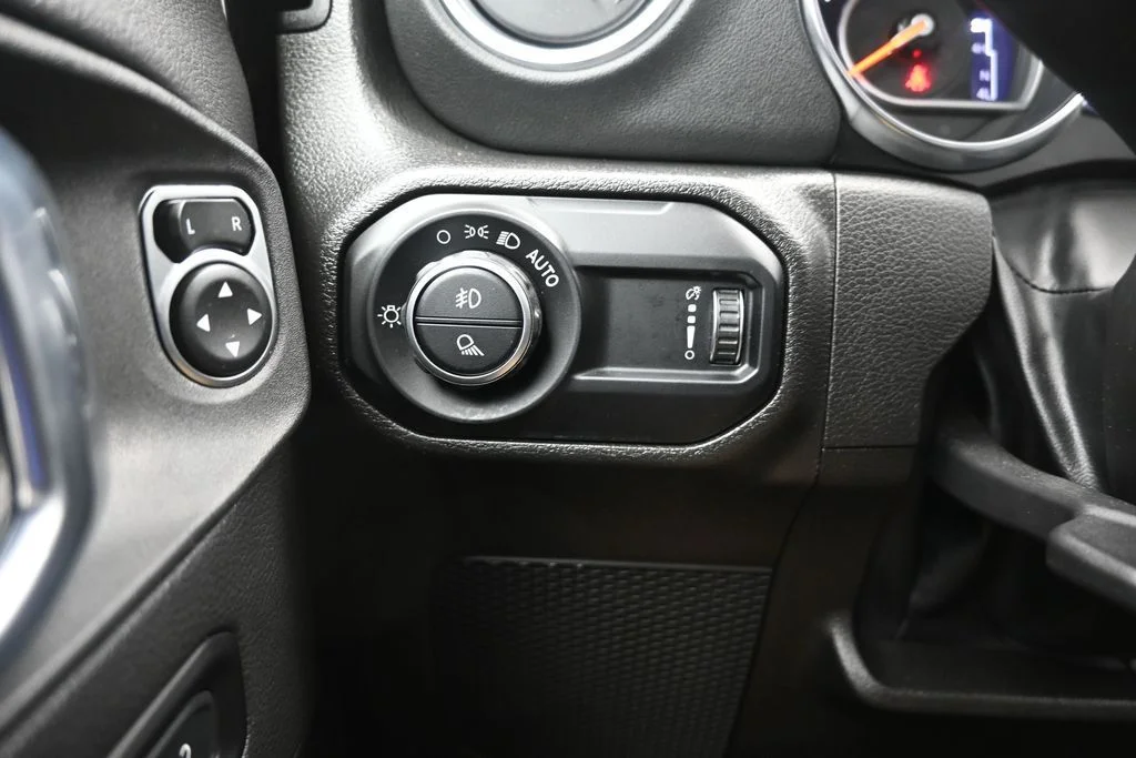 2023 Jeep Gladiator Overland - Photo 17
