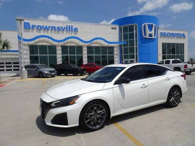 Used 2024 Pearl White Nissan 2.0 SR image 1