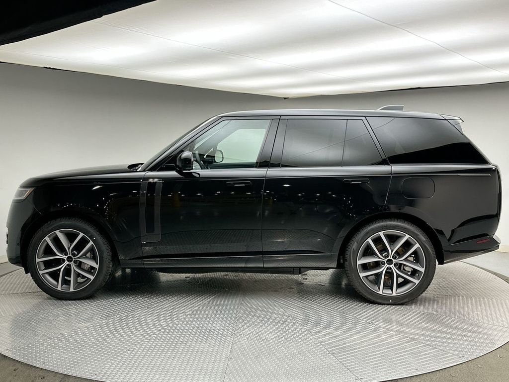 New 2026 Santorini Black Metallic Land Rover SE image 10