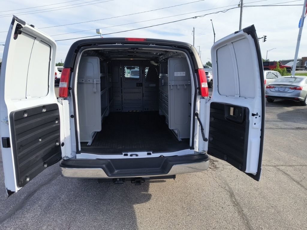 2025 Chevrolet Express Cargo Work Van - Photo 9