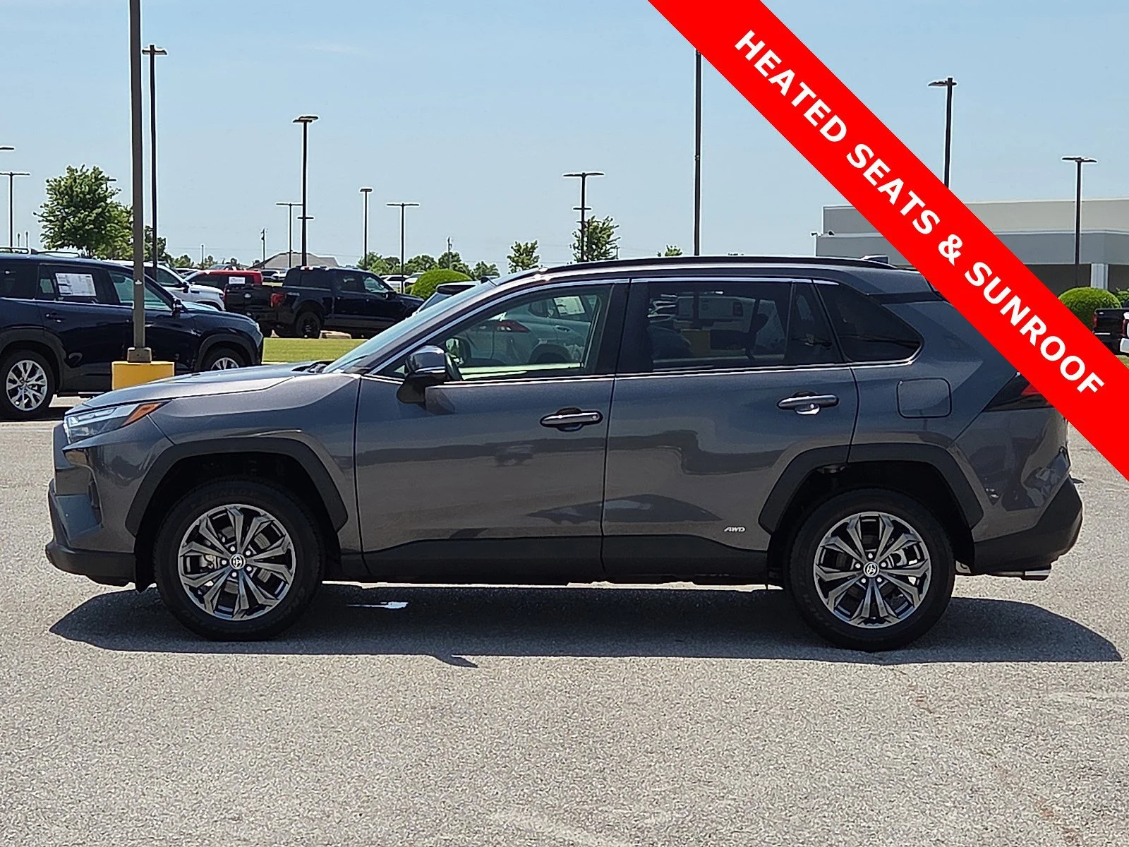 Used 2024 Magnetic Gray Metallic Toyota Hybrid XLE Premium image 3