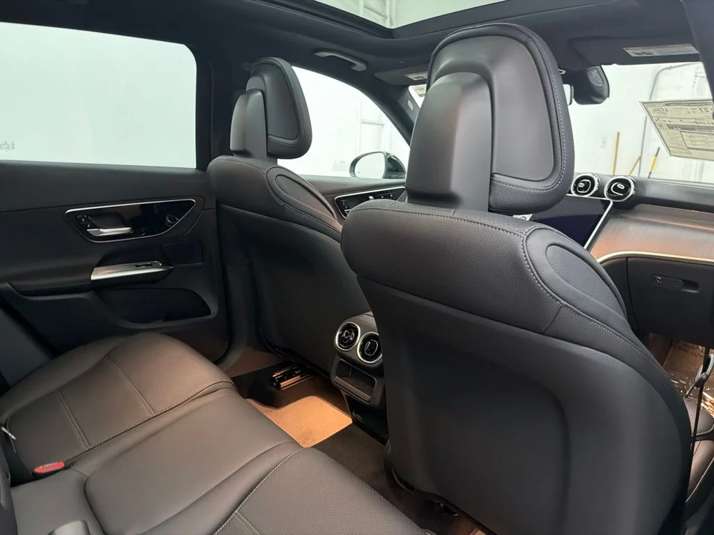 New 2027 Black Mercedes-Benz GLC 300 image 23
