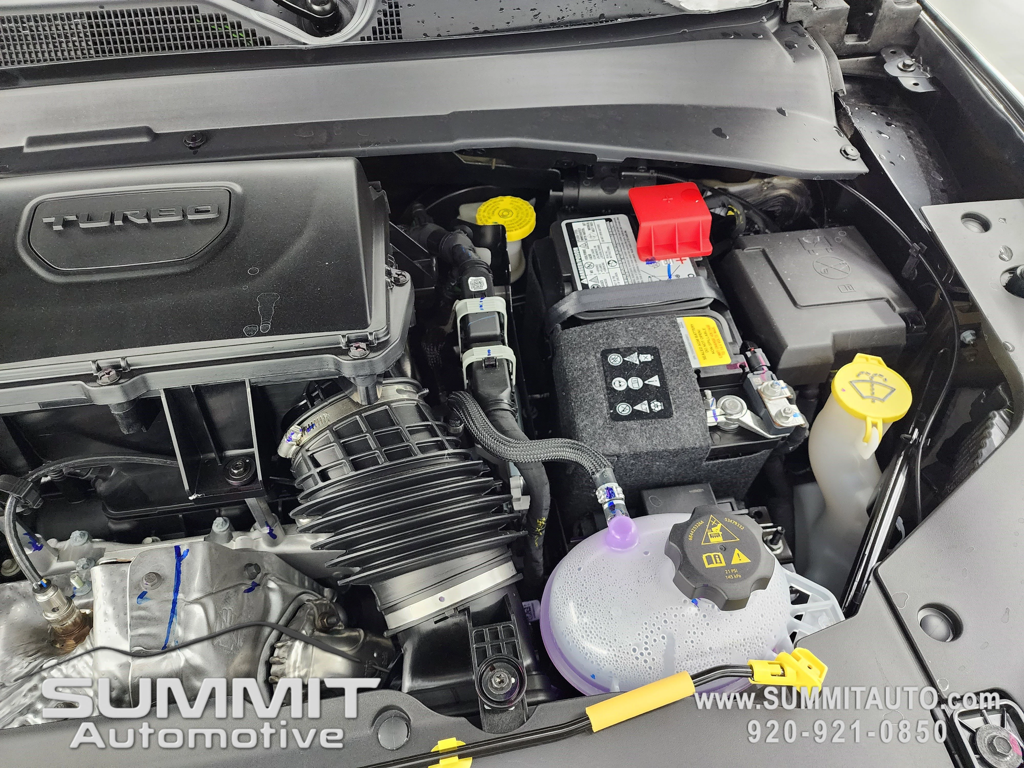 New 2026 Diamond Black Crystal Pearl-Coat Exterior Paint Jeep Latitude image 17