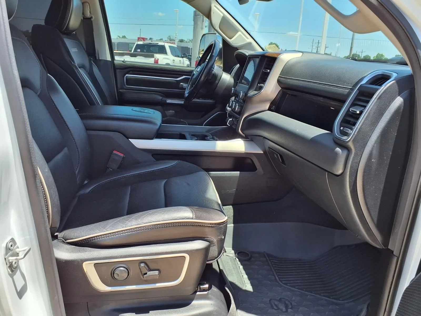 Used 2022 White Ram Laramie image 18