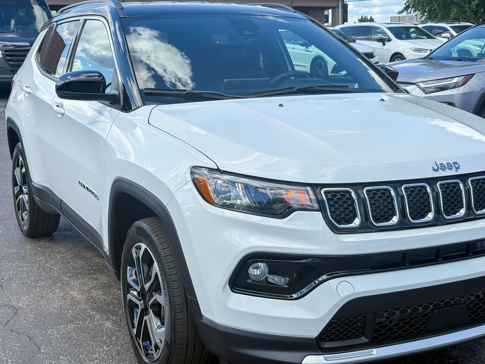 Used 2023 White Jeep Limited image 3