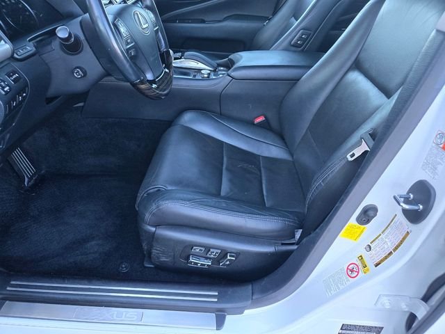 Used 2016 White Lexus 460 image 16