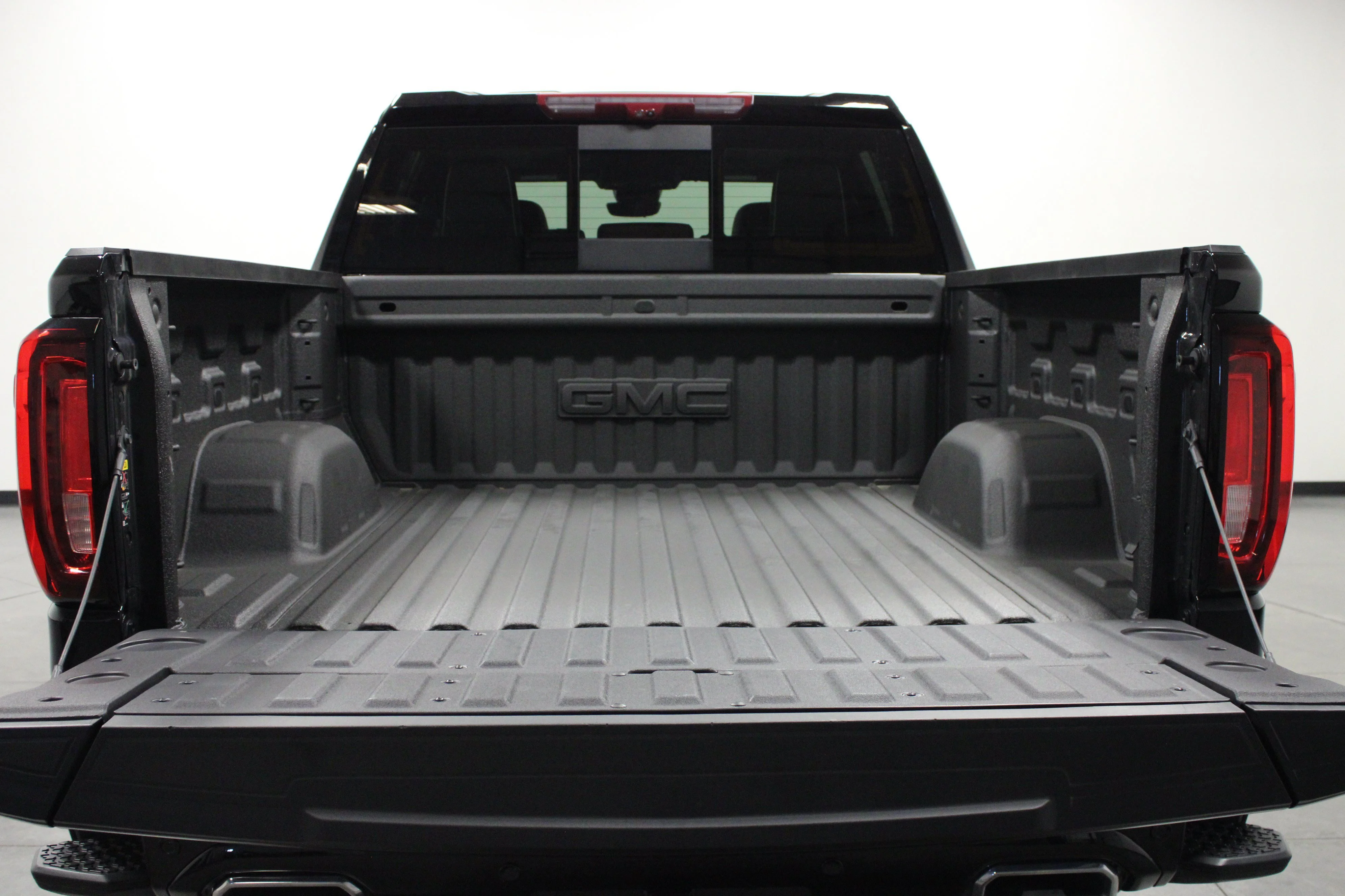 Used 2026 Onyx Black GMC Denali Ultimate image 14