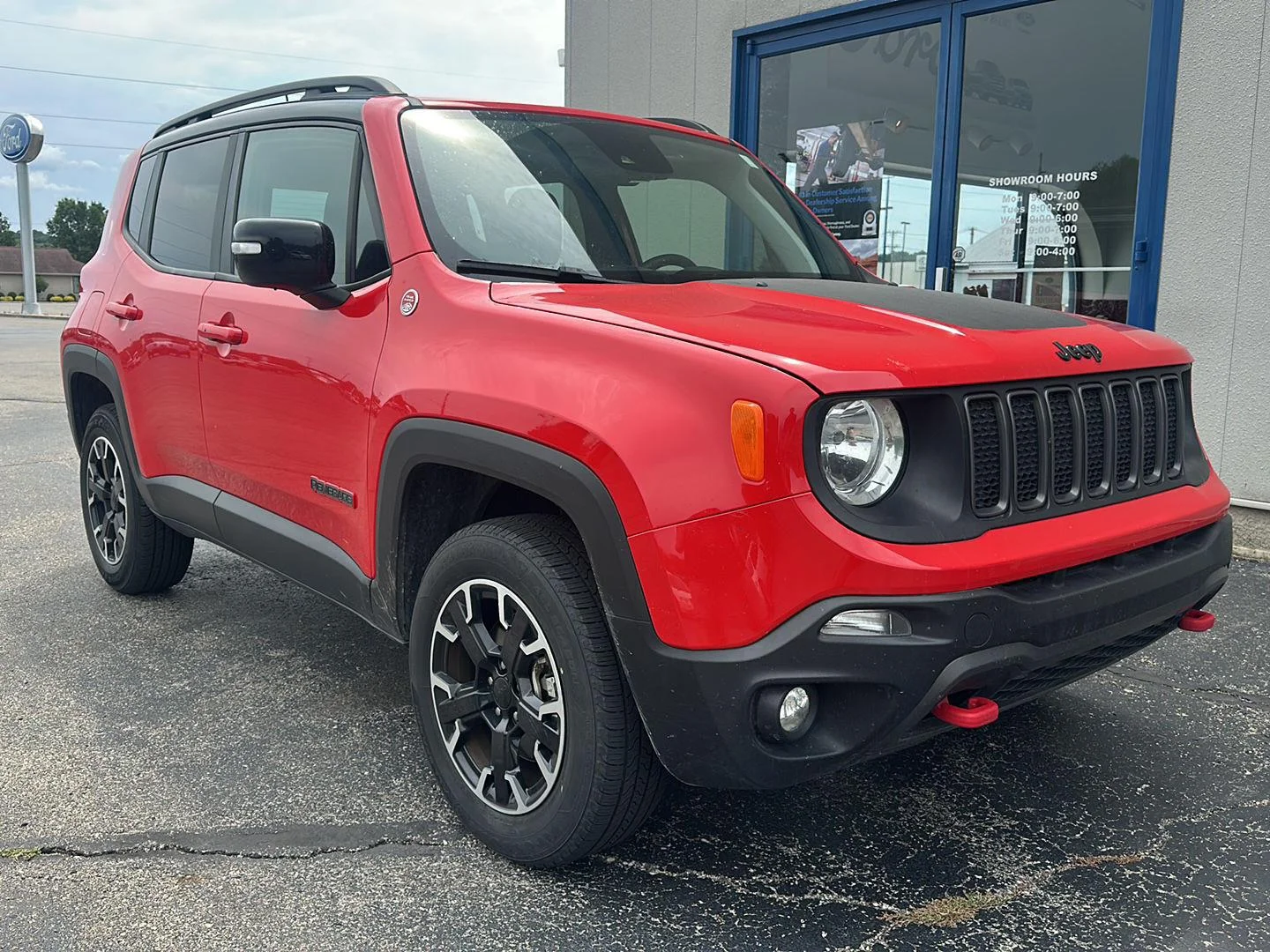 Used 2023 Colorado Red Clearcoat Jeep Trailhawk image 3