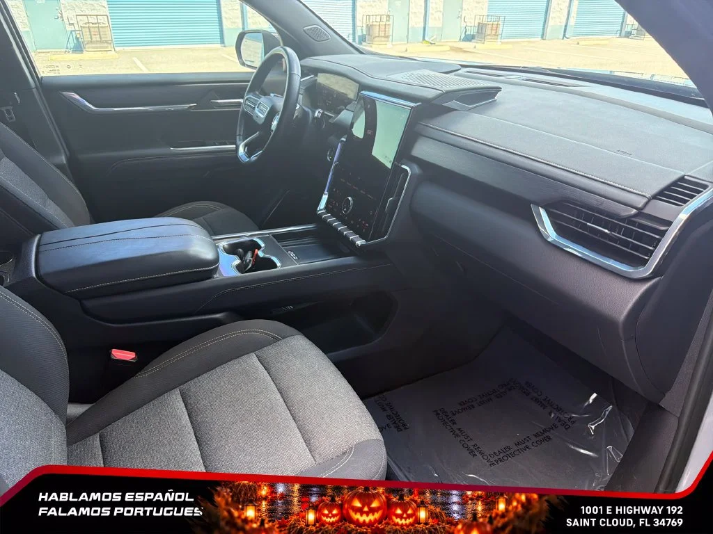Certified Used 2025 Sterling Metallic GMC Elevation image 31