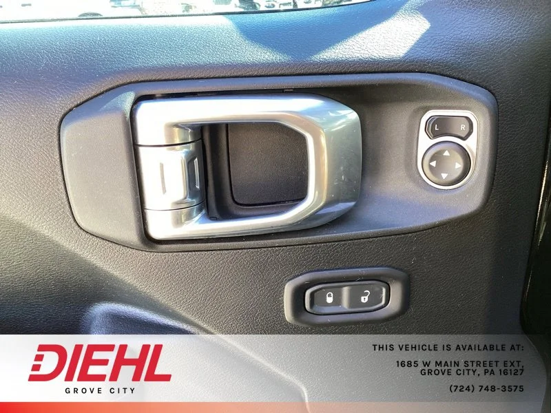 Used 2021 Black Jeep Mojave image 19