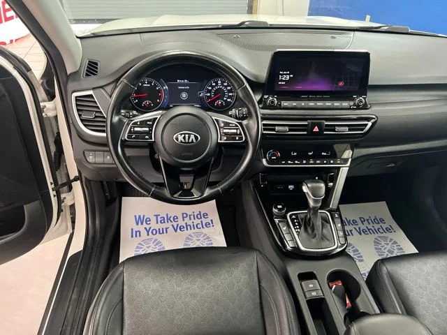 Used 2021 White Kia SX image 28