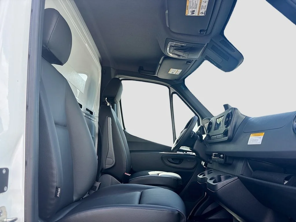 Used 2024  Mercedes-Benz Cab Chassis 144 WB image 26