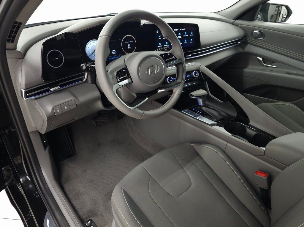 2025 Hyundai Elantra SEL - Photo 16