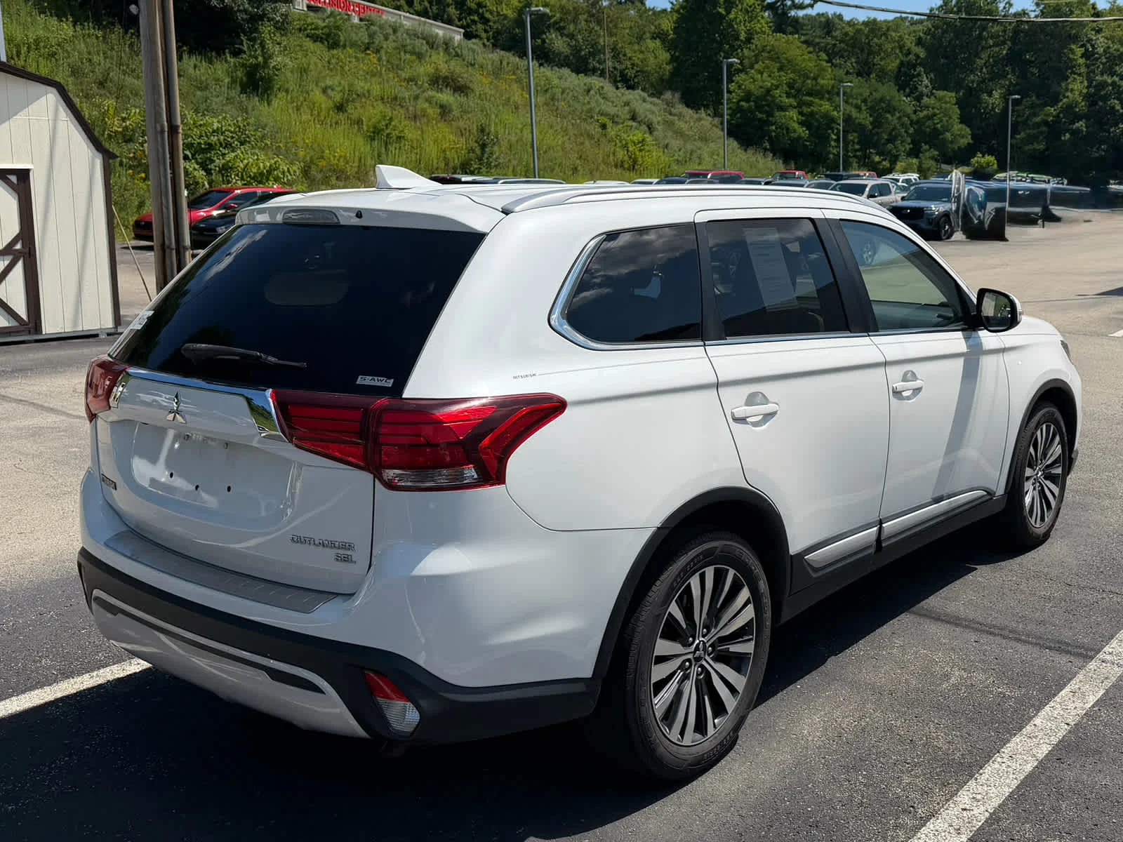 Used 2019 Pearl White Mitsubishi SEL image 6
