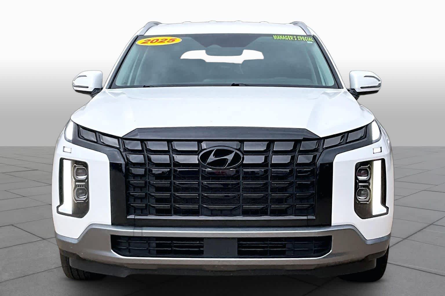 Used 2025 Hyper White Hyundai SEL image 4