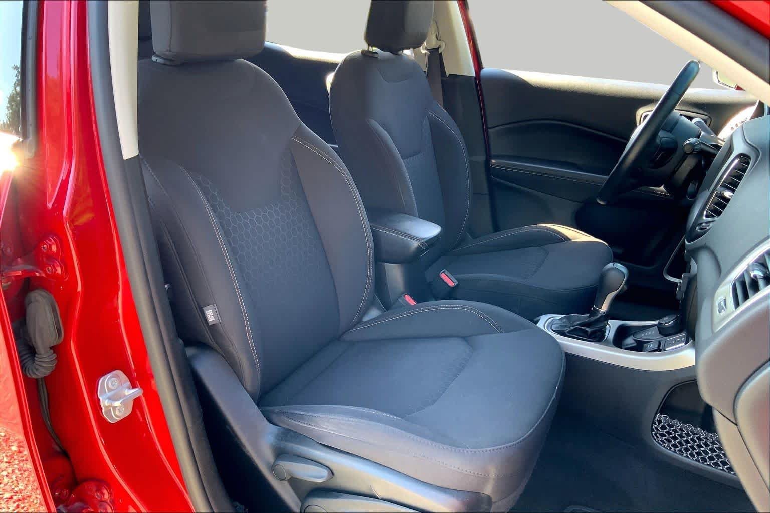 Used 2019 Redline Pearlcoat Jeep Sport image 9