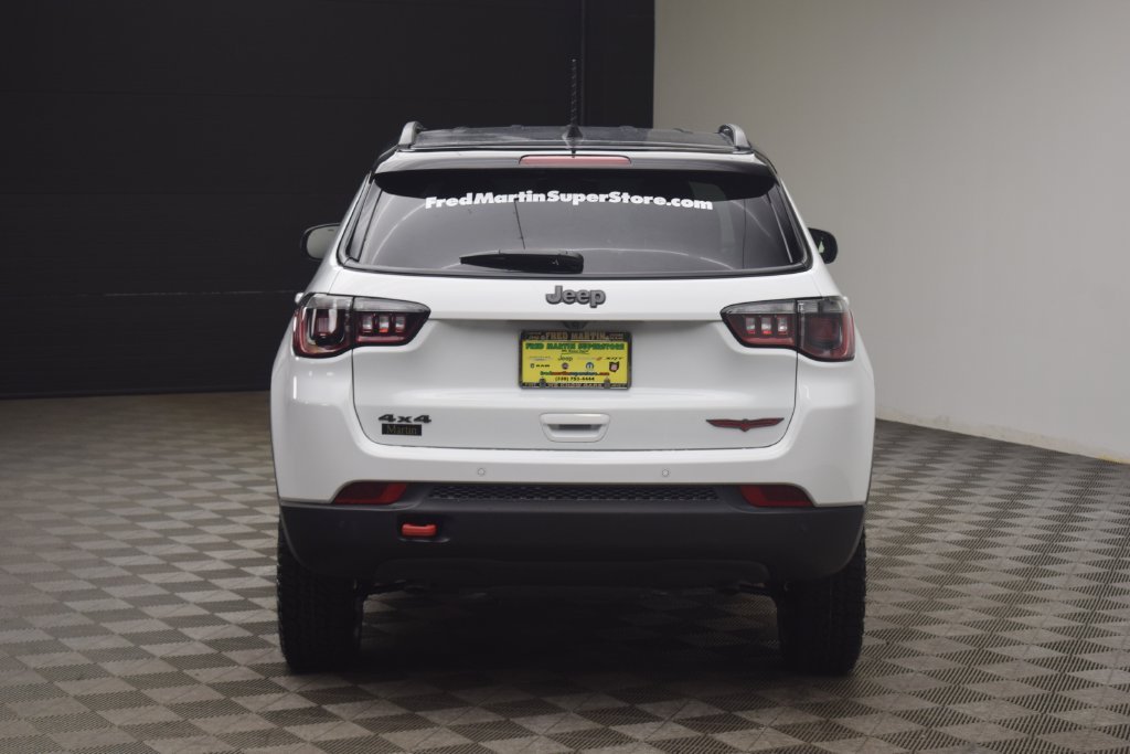 New 2026 Bright White Clear-Coat Exterior Paint Jeep Trailhawk image 12