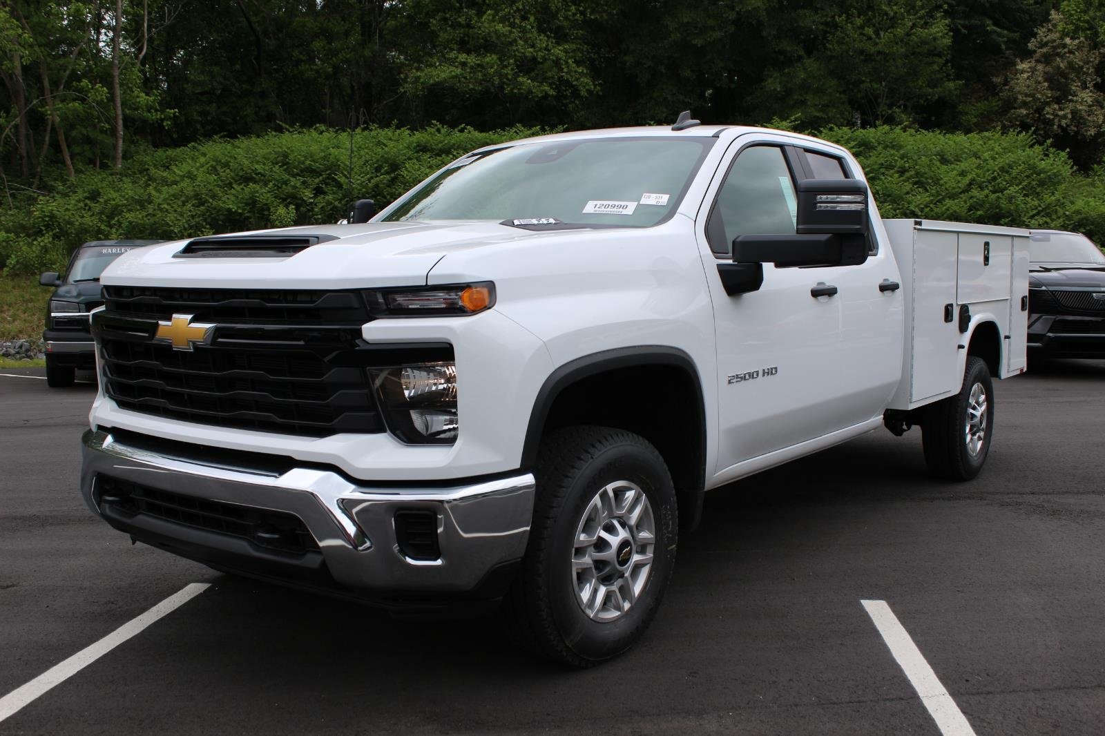 New 2026 Summit White Chevrolet WT image 2