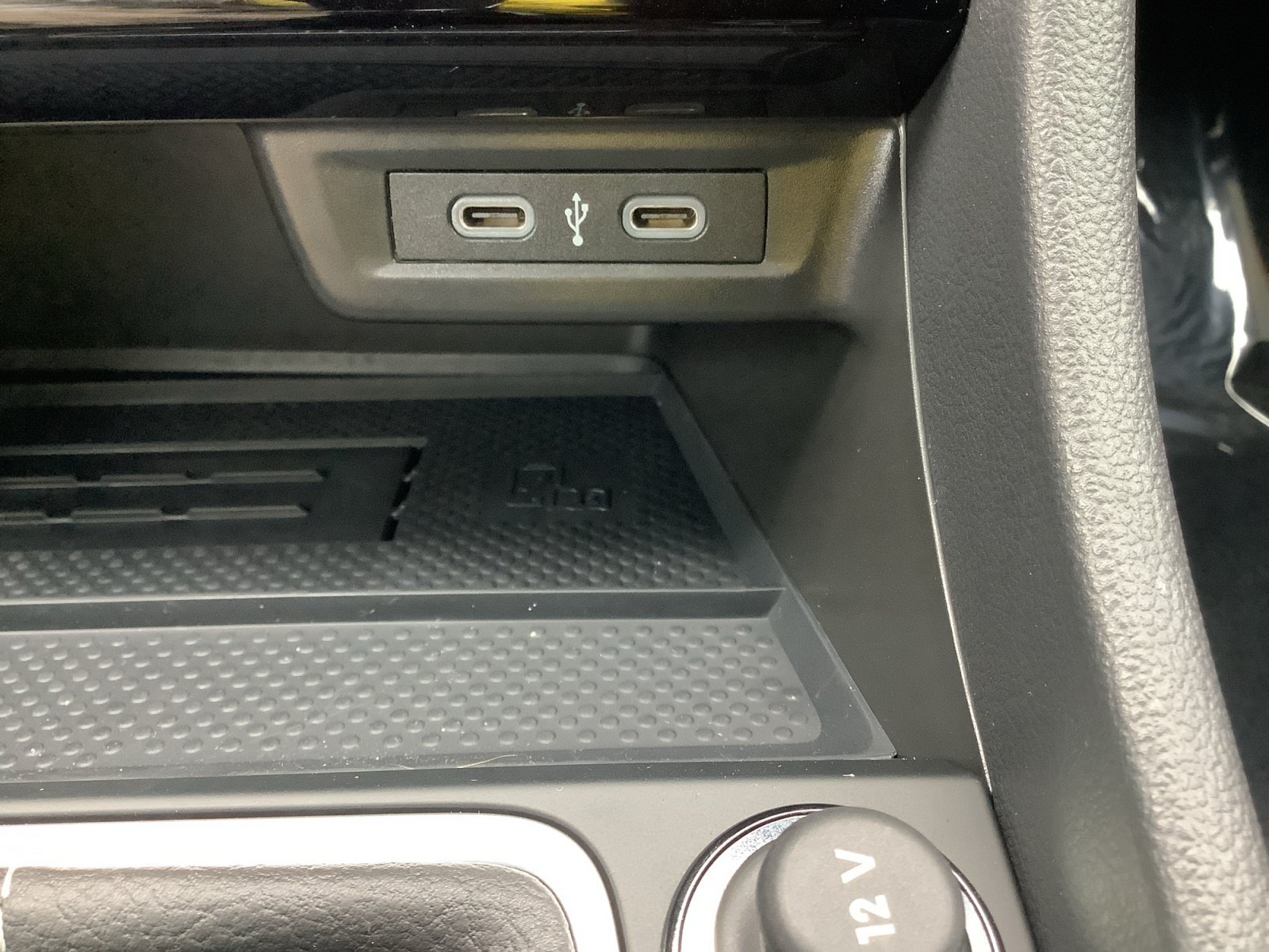 New 2026 Platinum Gray Metallic Volkswagen SE image 21